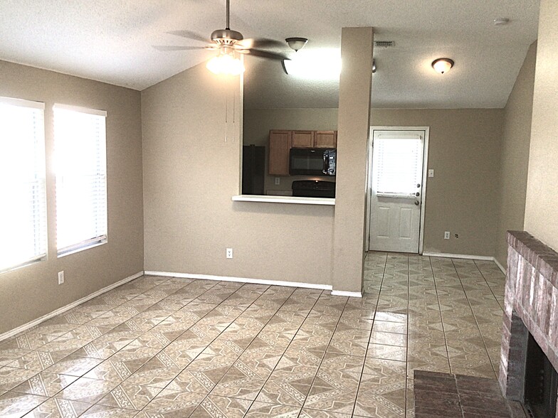 Building Photo - 702 Castlewick Ct
