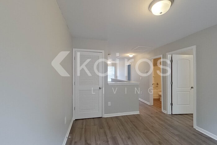 Building Photo - 305 Cedar Ridge