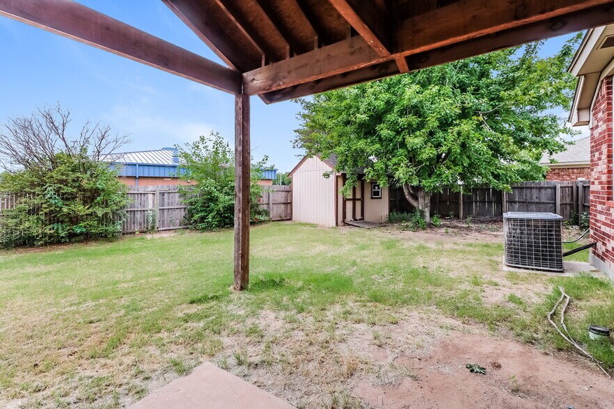 Building Photo - 2200 SW 141st Pl