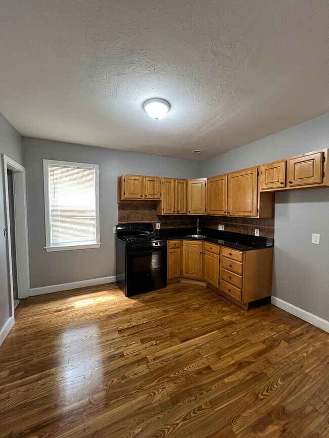 Building Photo - 5sal