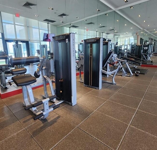 Building Photo - 1600 NE 1st Ave