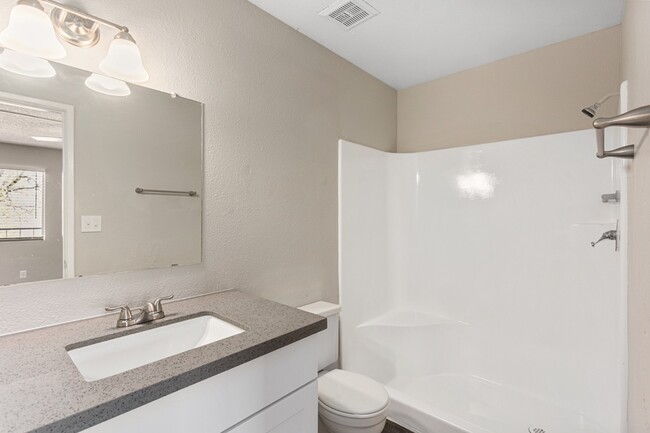 B2 Renovated - 2 Bed 2 Bath - Rise Thunderbird