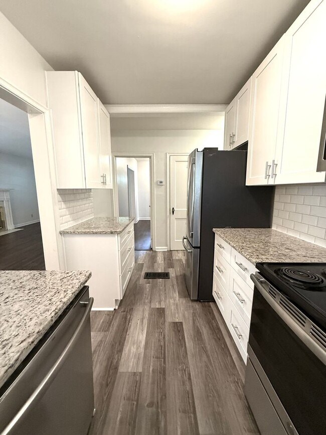 Building Photo - Renovated Emory Grove Home - Ready to Rent