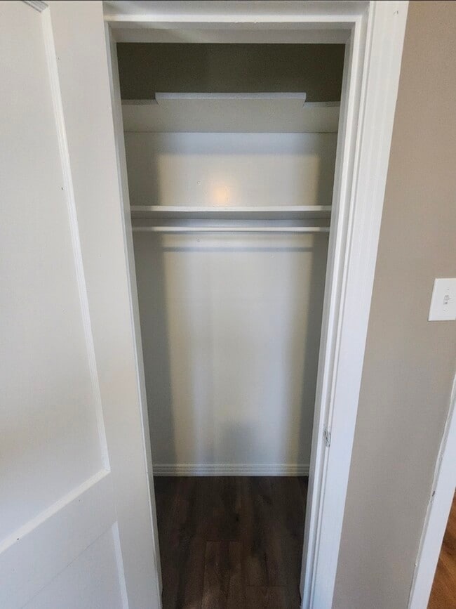 Building Photo - Move in ready!