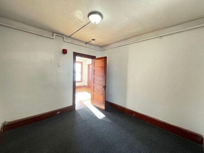 Building Photo - 457 Beech St