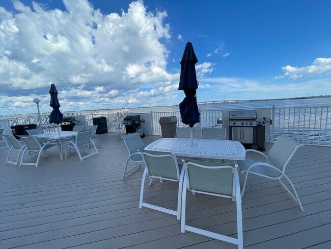 Building Photo - 6504 Bridge Water Way