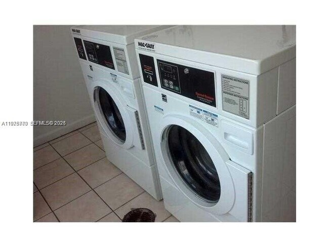 Building Photo - 7545 E Treasure Dr