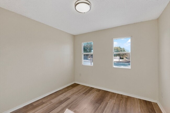 Building Photo - 4 bedroom 2.5 bath home in East El Paso!