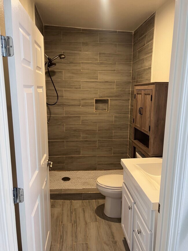 Building Photo - 1280 W 35th Pl