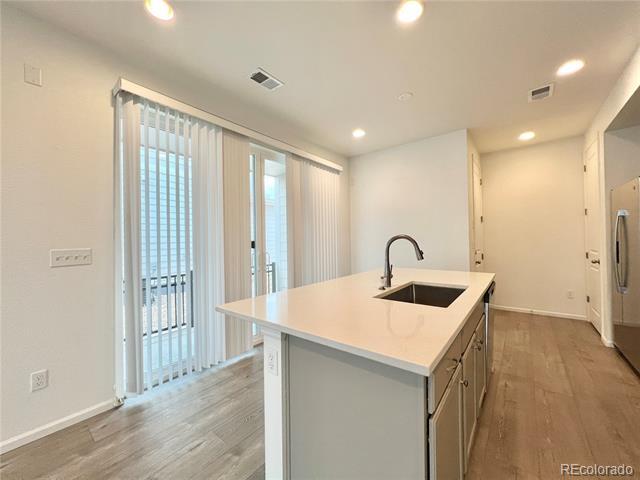 Building Photo - 571 S Pitkin Ct