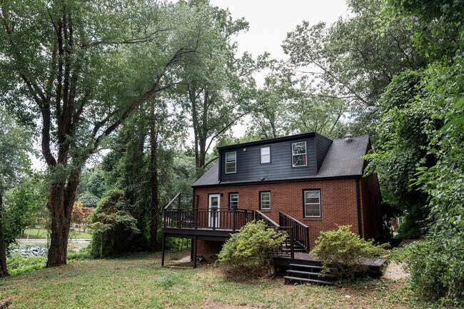 Building Photo - 617 Rockcreek Rd