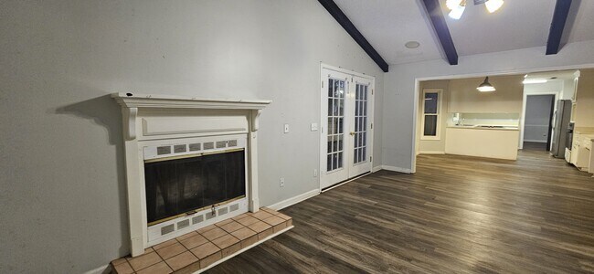 Building Photo - 211 Plantation Rd