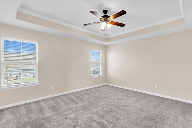 Building Photo - Convenient Location with Modern Amenities