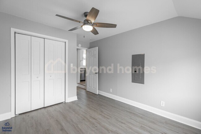 Building Photo - Beautiful and Newly Renovated 3 bedroom / ...