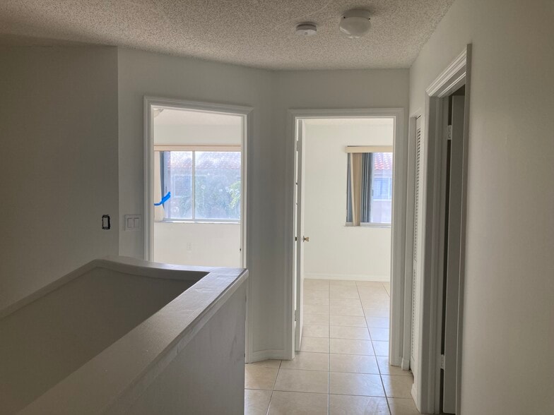 Building Photo - 11540 SW 148th Ct