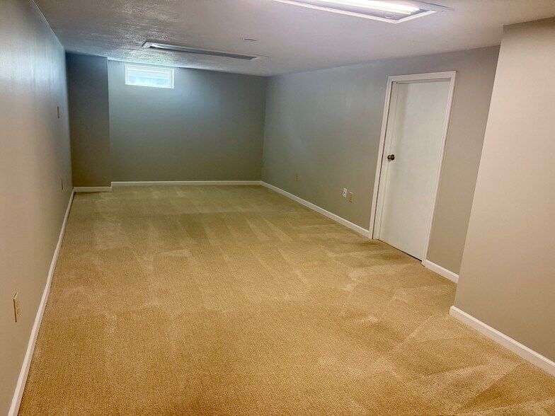 Building Photo - 7451 Mapleleaf Ct