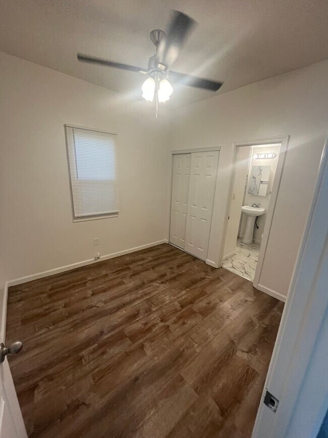 Building Photo - 4036-4040 Velma Ave