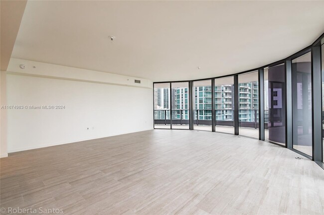 Living Area - 1000 Brickell Plz