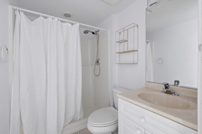 Building Photo - 1631 S Michigan Ave