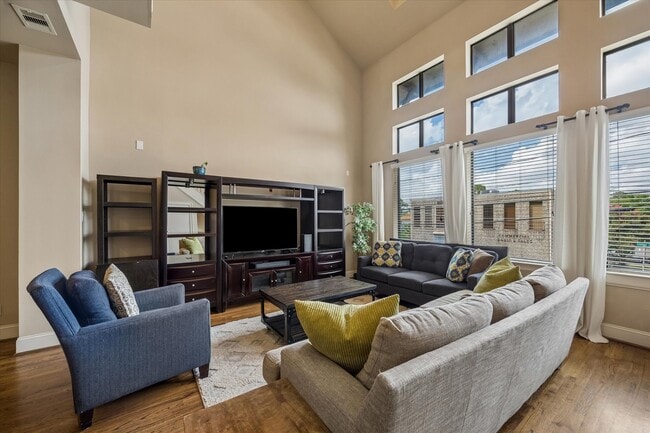 Building Photo - 2848 Leeland St