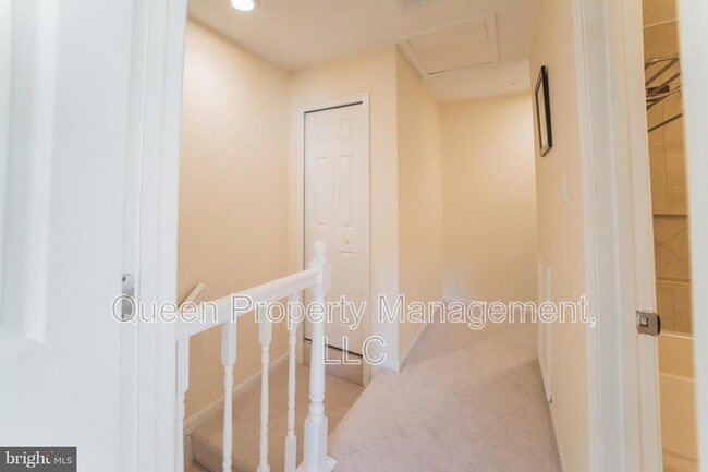 Building Photo - 4112 Silver Park Terrace