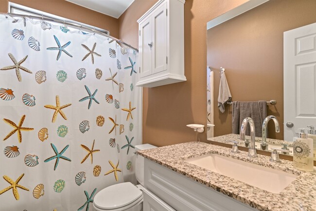 Building Photo - Beautiful 3 Bedroom 2.5 bath home with 2 c...