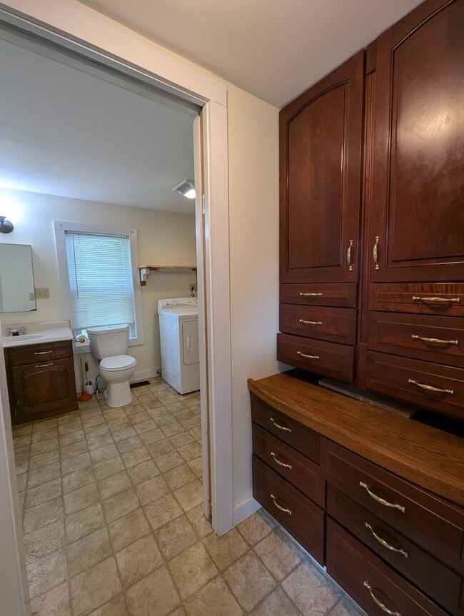 Building Photo - 3 bedroom, single family home