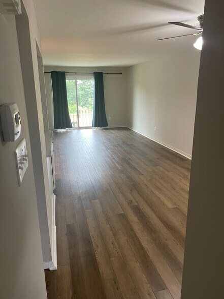 Dining room / living room - 328 Hermit St