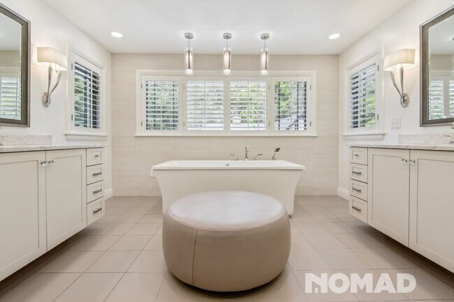 Building Photo - Stunning 5BR House in Denver