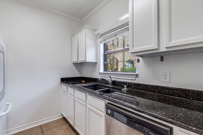 Building Photo - 6006 Auburndale Ave