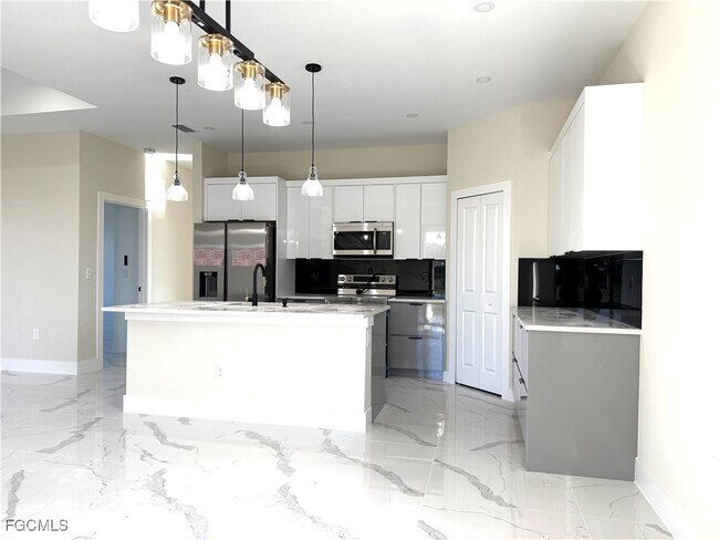 Building Photo - 2713 25th St SW