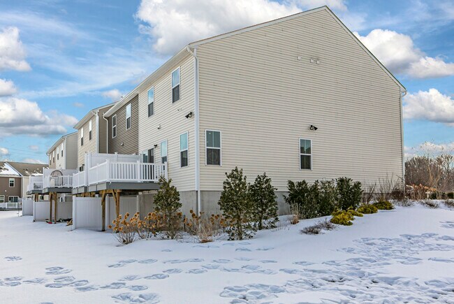 Building Photo - 2410 Lenox Dr