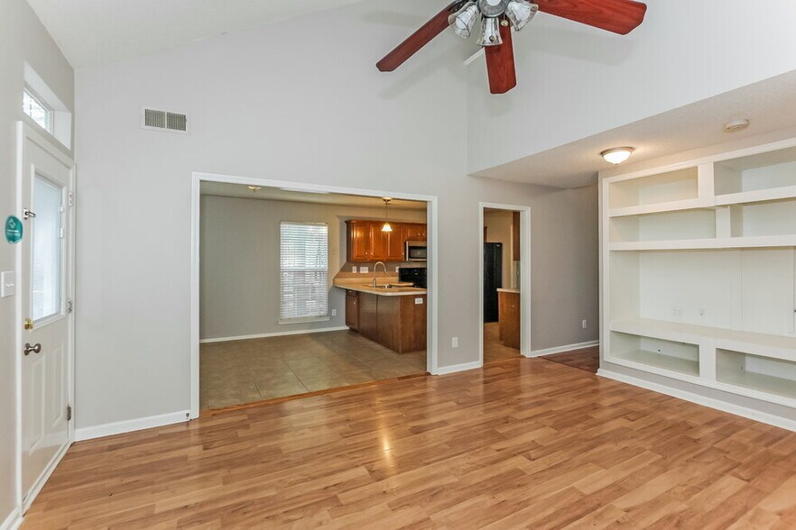 Building Photo - 2914 Canary Ct