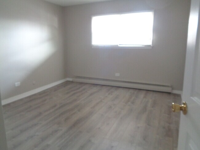 Building Photo - 1340 N Main St