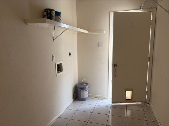 Building Photo - 6018 Colt Dr