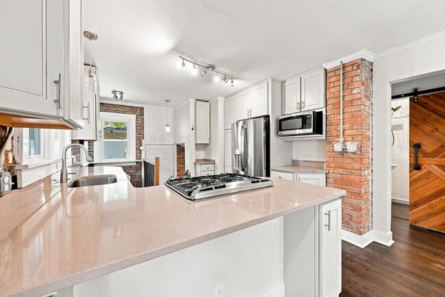 Building Photo - $3,195.95-  3 Bed, 2 Bath Home in Denver with Private Outdoor Area!