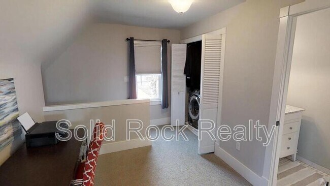 Building Photo - 1016 N Corona St