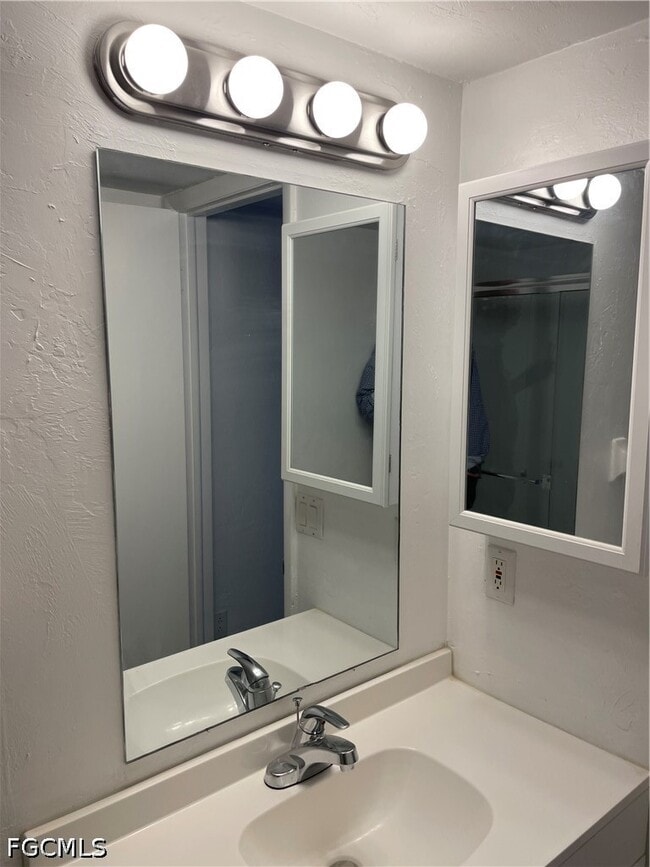 Building Photo - 4906 Victoria Dr