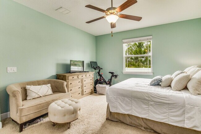 Building Photo - Bright and beautiful home in Windward Cove...