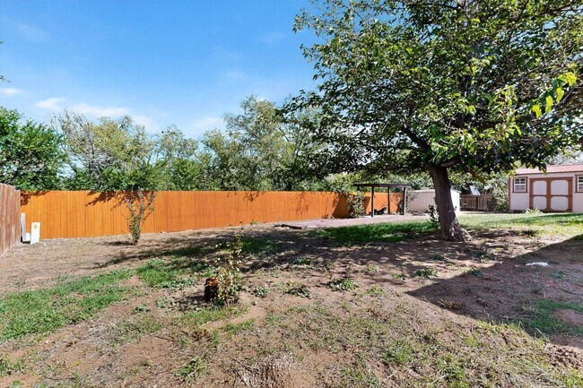 Building Photo - 2702 Avenida Del Sol