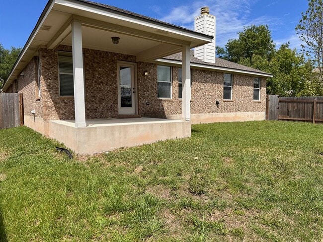 Building Photo - 15008 Fernhill Dr