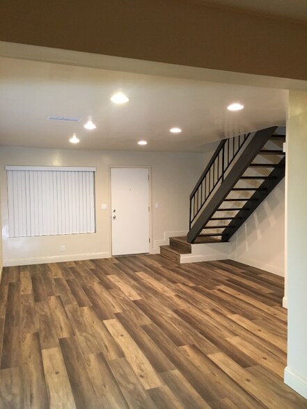 Primary Photo - 509 E Park Ave