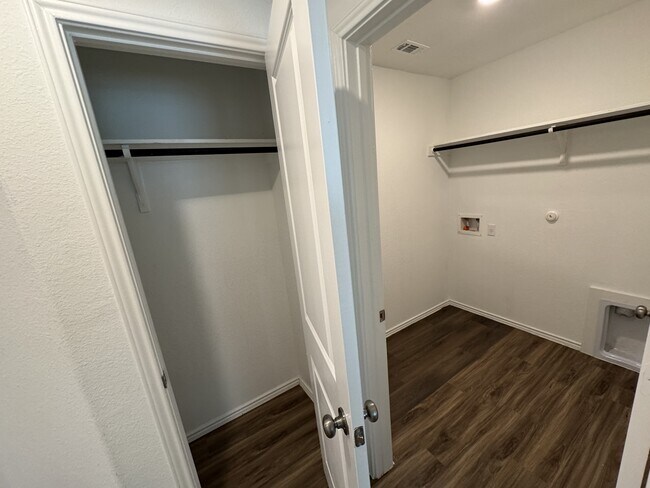 Building Photo - 237 Escondido Cir