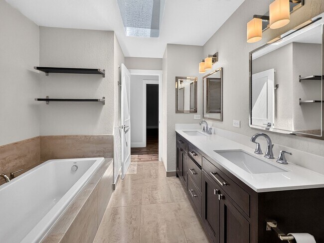 Building Photo - Gorgeous 4 Bedroom PLUS Spacious Bonus Room with Pool in Desired Alamo Neighborhood Available Now!