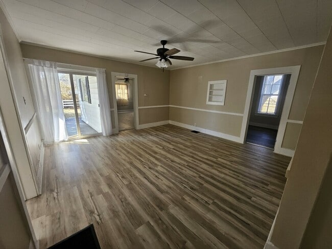 Building Photo - Warren