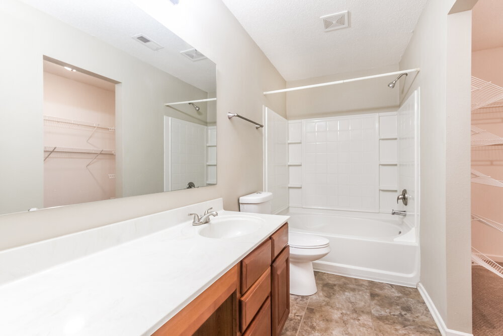 Building Photo - 9047 Bainbridge Dr