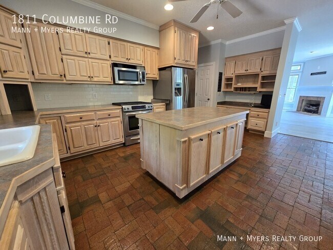 Building Photo - 1811 Columbine Rd