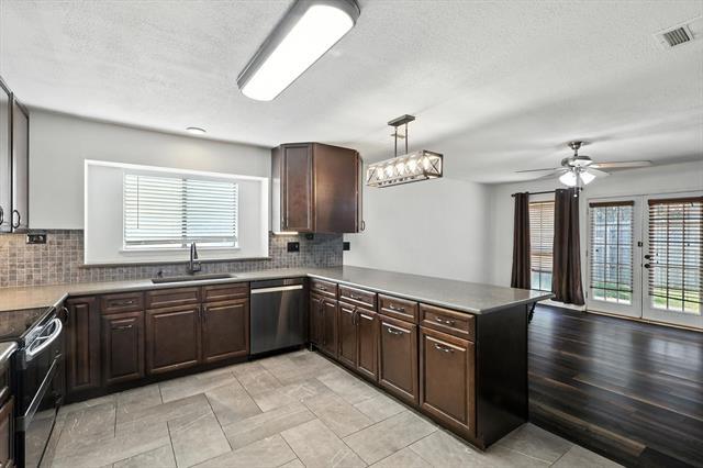 Building Photo - 990 Acorn Dr
