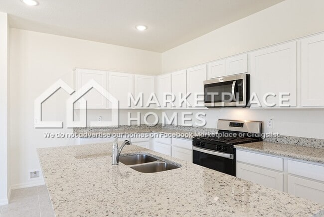 Building Photo - 4924 N 192nd Ln