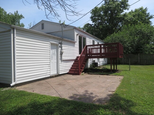 Building Photo - Large single family home